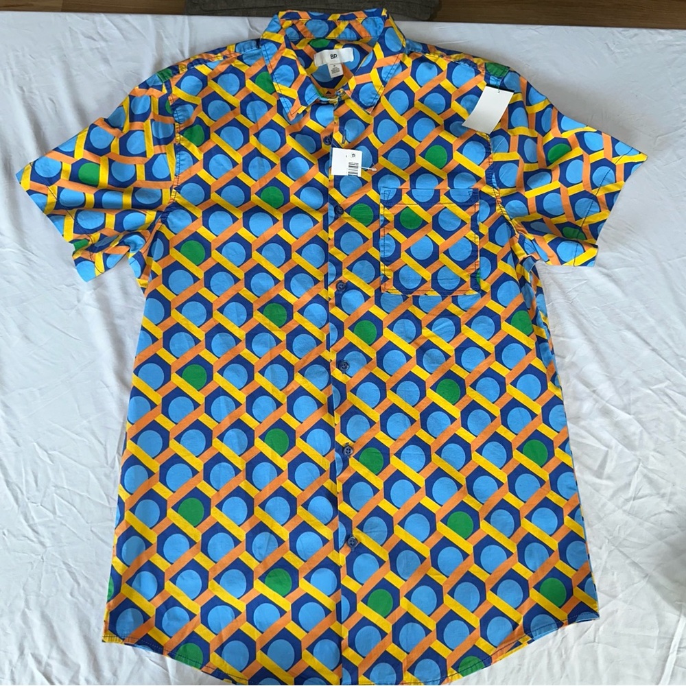 BP Men’s Bright Colored Geometric Pattern Button Down Collared Shirt Medium